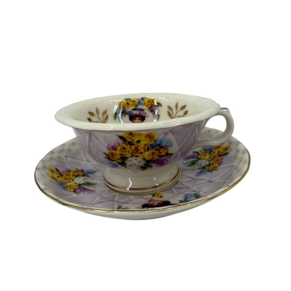 Avon Honor Society 2001 Teacup Saucer Floral Roses Victorian Lady Gold‎ Trim Set